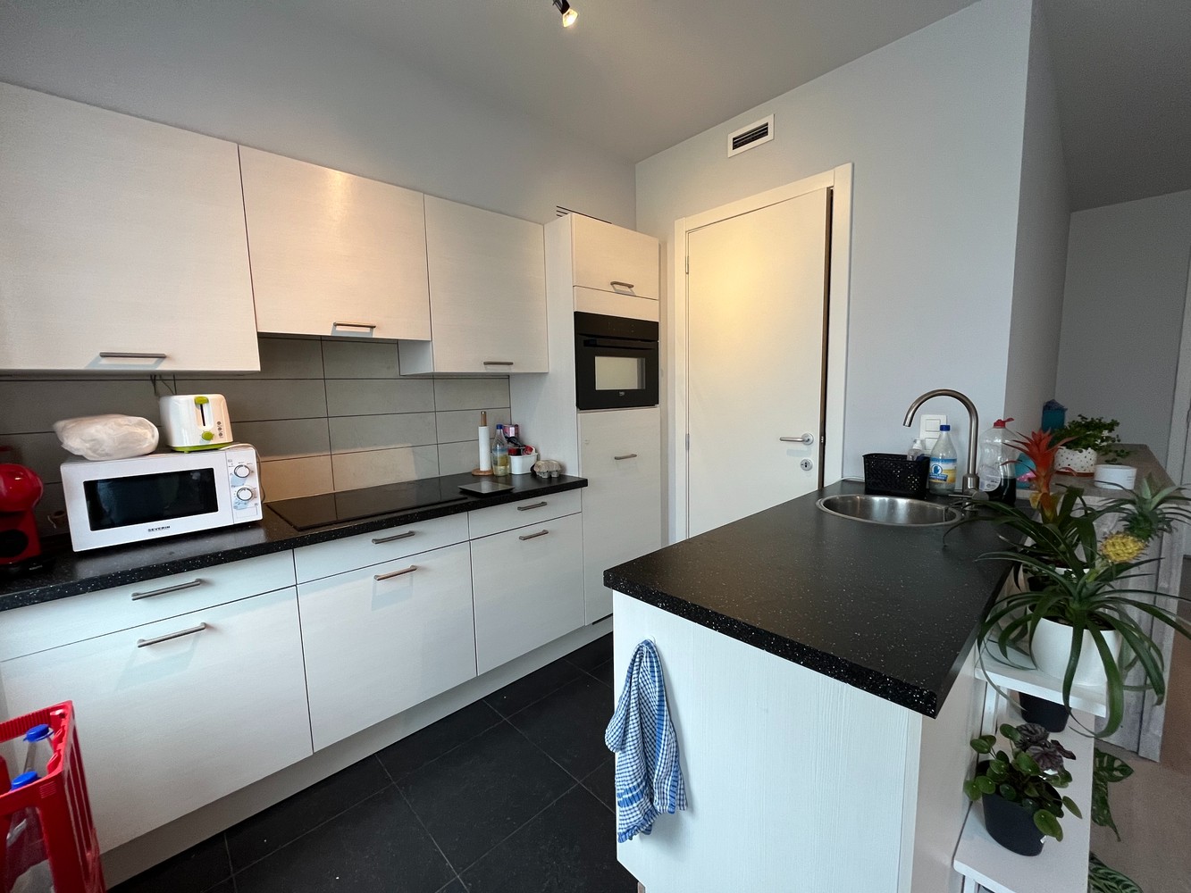 Modern, instapklaar 2-slaapkamer appartement naast het station van Leuven! - photo 5