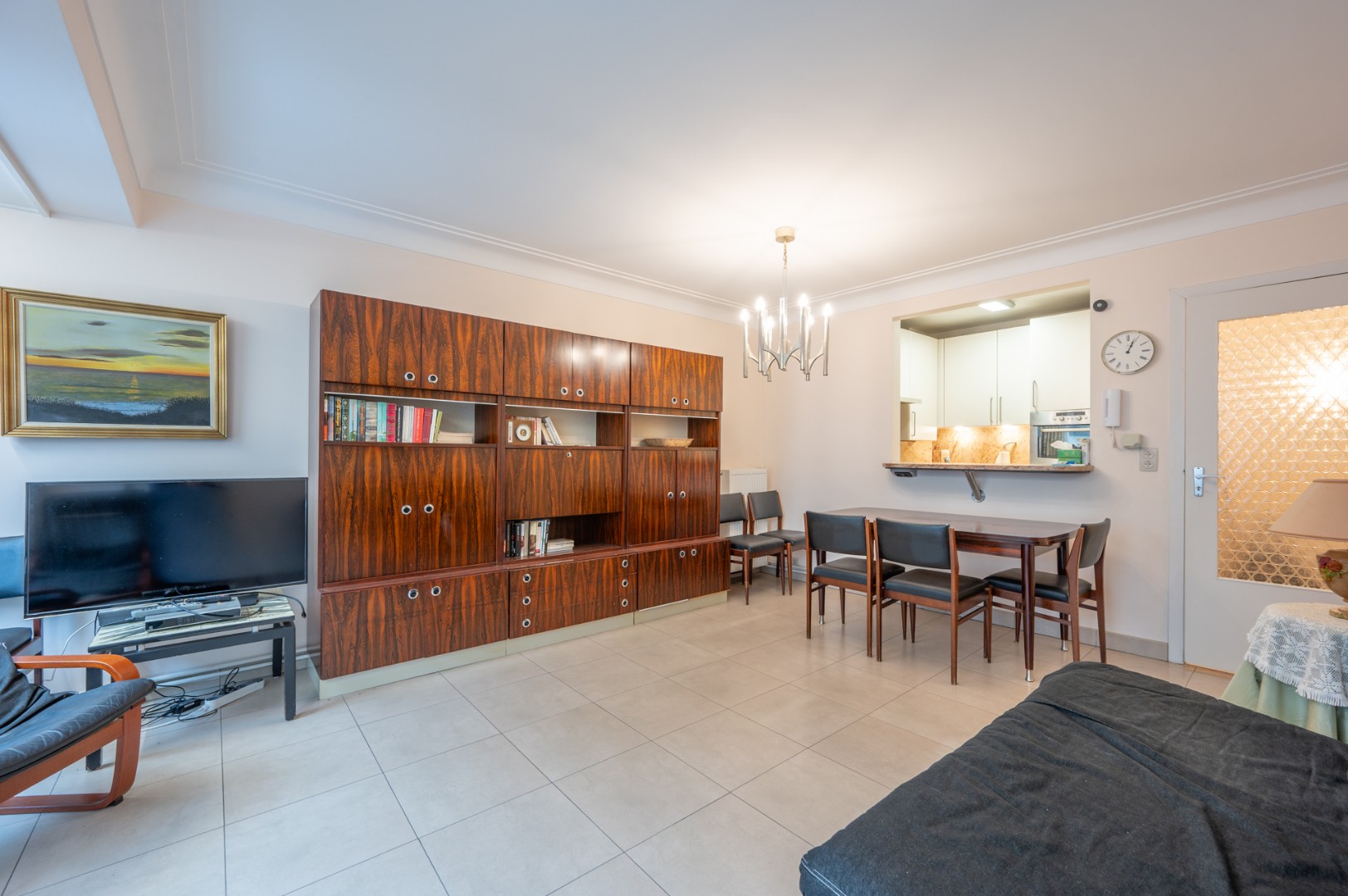 Op te frissen appartement gelegen in residentie op hoek Ieperstraat-Kustlaan, op 50 m van de Zeedijk en nabij het Driehoeksplein. - foto 4