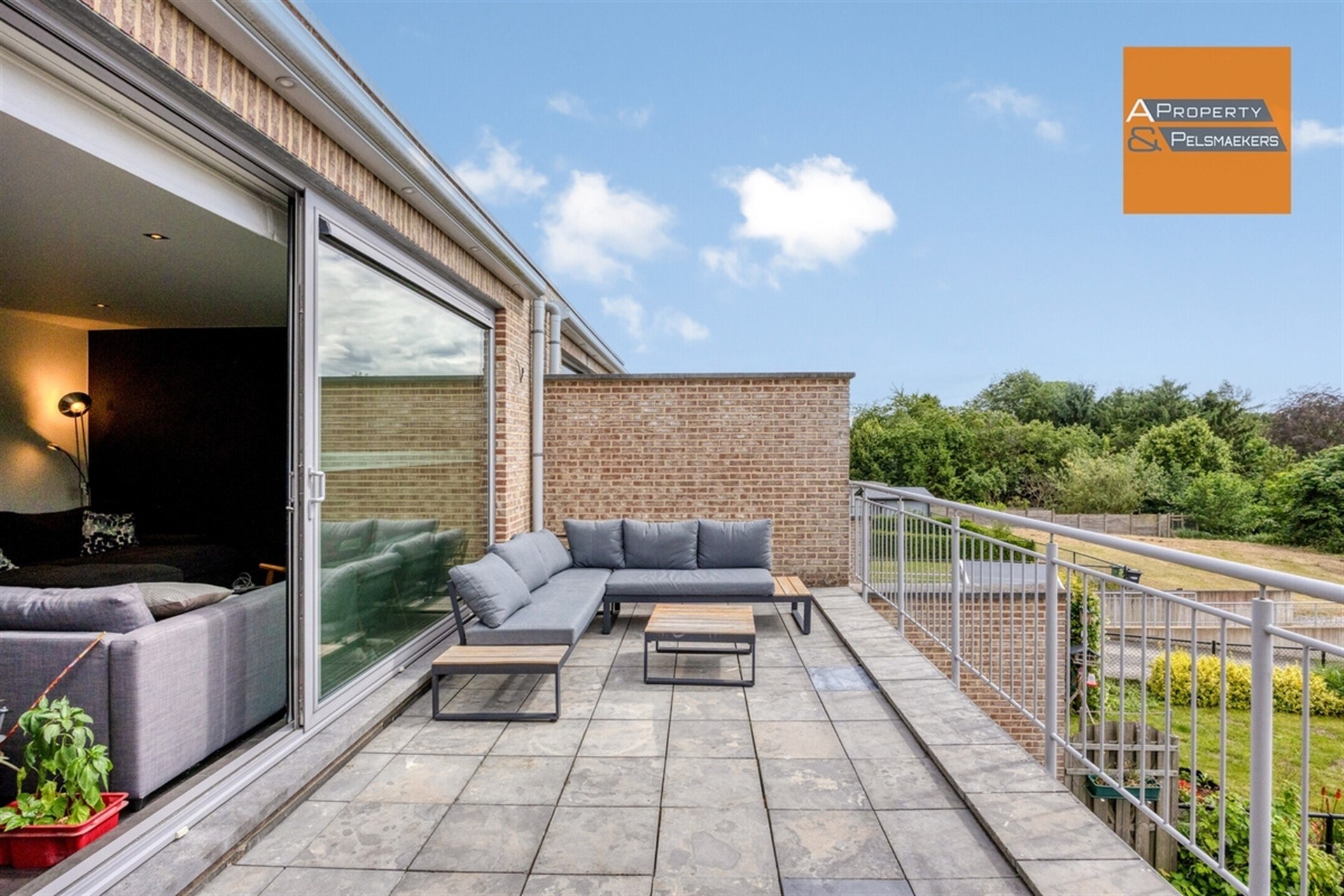 Move-in-ready duplex apartment with green views and two underground parking spaces in Ottenburg - photo 4