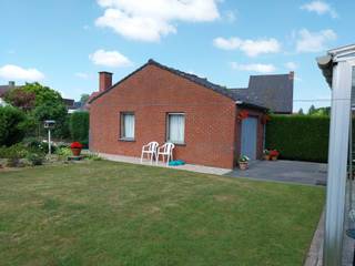 Vrijstaande woning gelegen aan Ooigembos.Beneden grote keuken, living en badkamer.Boven 2 kleinere slpks en 2 grote slpks.Overal CV op...