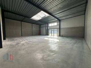 Nieuwbouw KMO-unit met een oppervlakte van 285 m² en 3 privatieve parkeerplaatsen te koop nabij de Gauwelstraat met een vlotte verbinding naar de...
