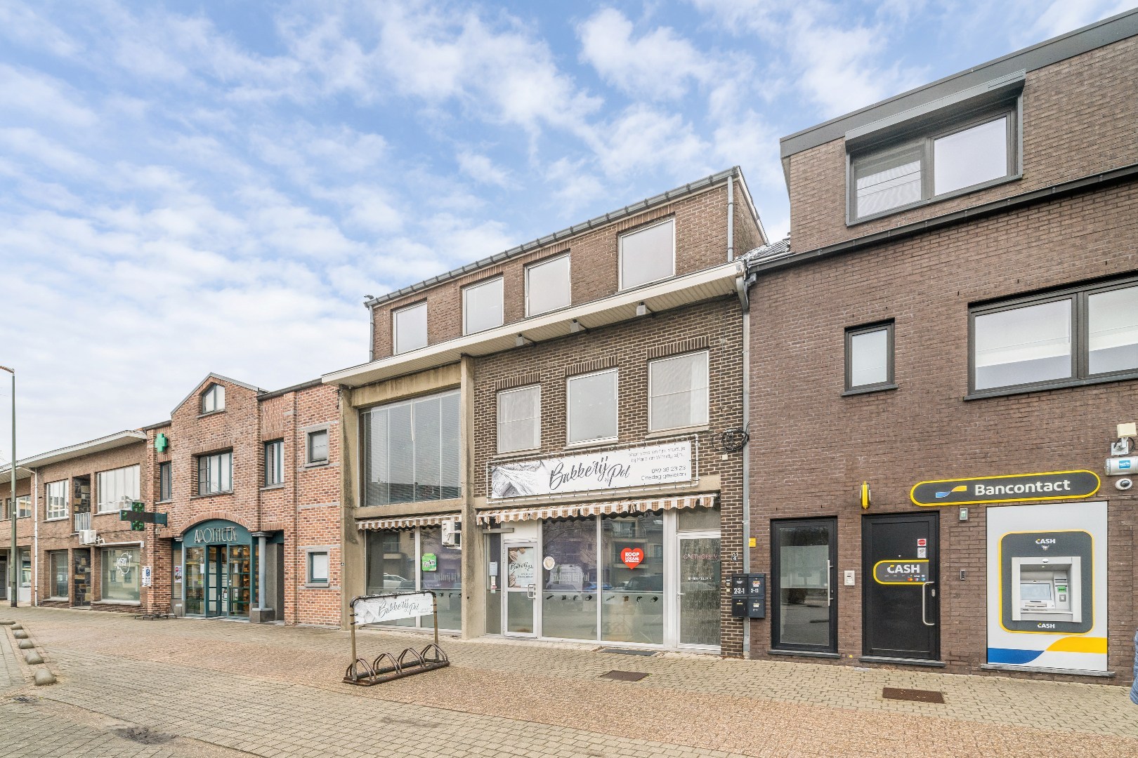 Commercieel uitstekend gelegen investeringspand bestaande uit bakkerij + duplex - foto 2
