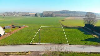 Op een vlot bereikbare ligging tussen Leuze en Doornik, midden de stille velden, op de rustgevende boerenbuiten, kan je een villawoning optrekken...
