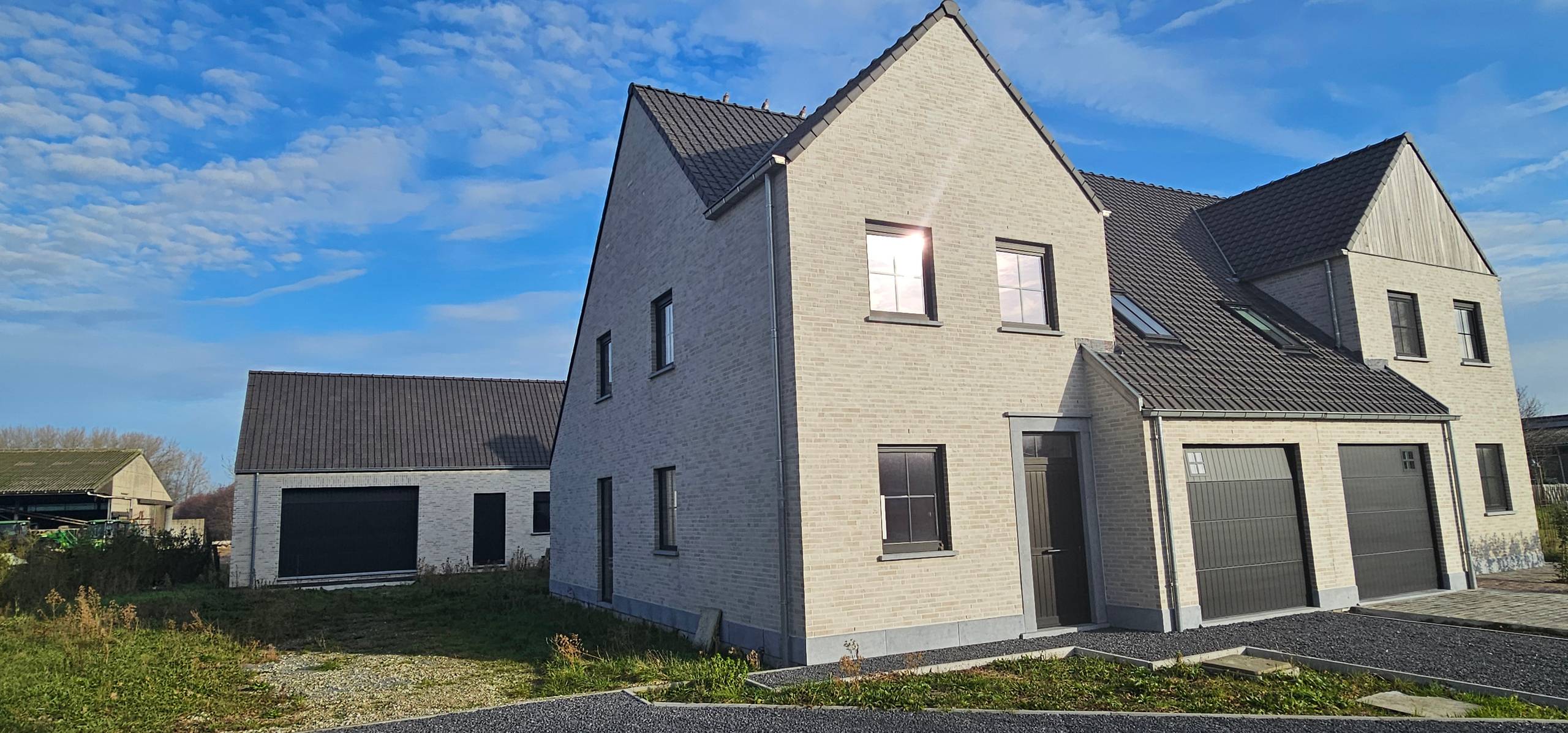 Nieuwbouw halfopen woning met loods op landelijke locatie - foto 4