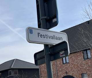 Welkom bij deze moderne woning in Kemzeke, een hedendaagse woningontwerp dat comfort en stijl perfect combineert. Dit eigentijdse huis beschikt...