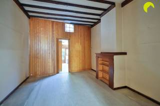 This terraced house to renovate with charming facade is located in the Alexander Franckstraat, within walking distance from the center of Boechout...