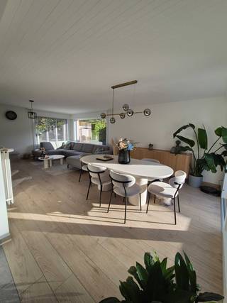 🏡 Te koop – Halfopen bebouwing nabij centrum in rustige doodlopende straatBieden vanaf: €349.000In een rustige doodlopende straat, op korte afstand...