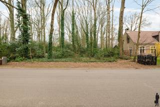 Bouwperceel van 1.000 m² gelegen in een rustige, residentiële gegeerde buurt het "Hertebos" te 's Gravenwezel.Dit perceel is fantastisch gelegen,...