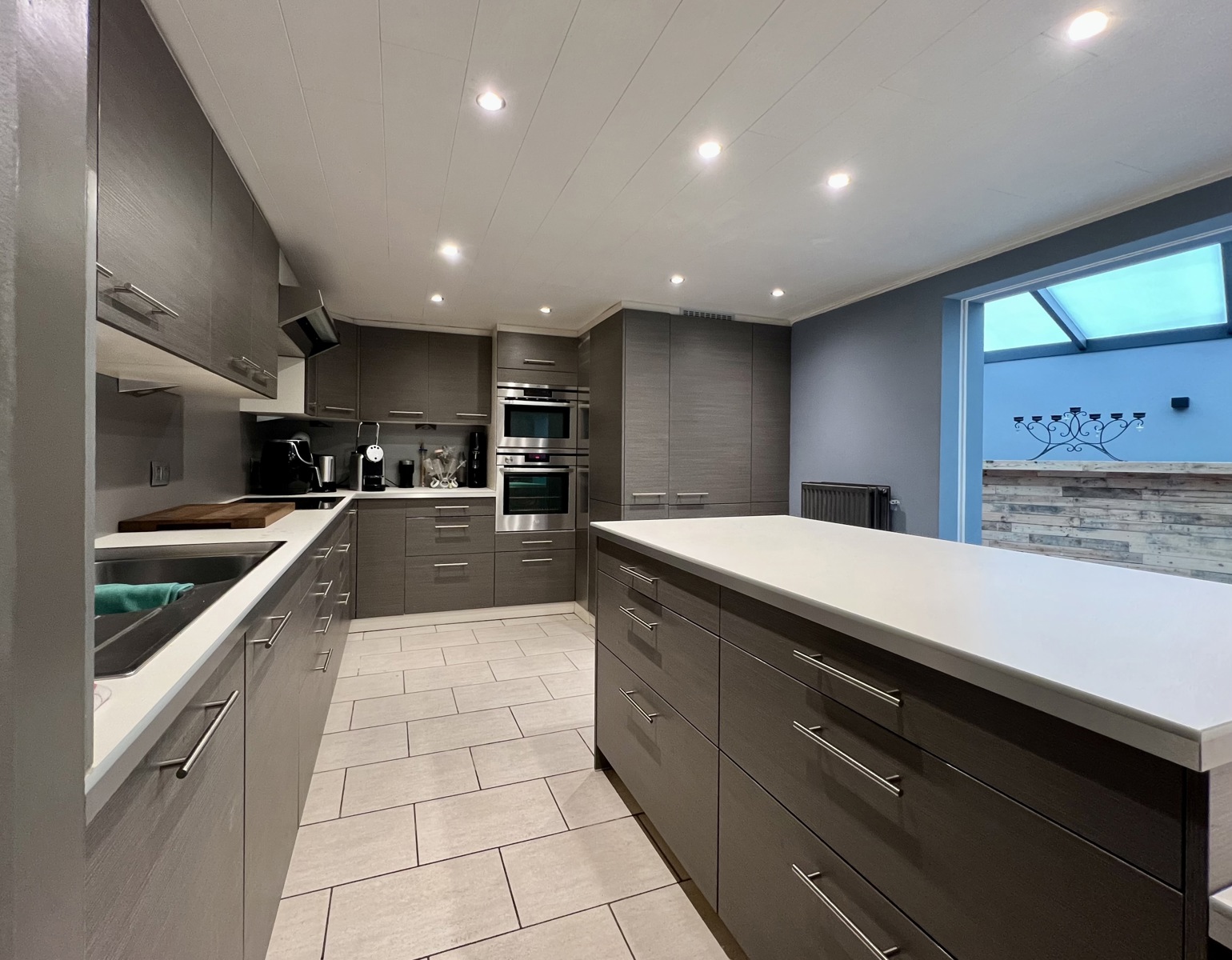 Zéér ruime gerenoveerde woning met 5 grote slaapkamers. - foto 5