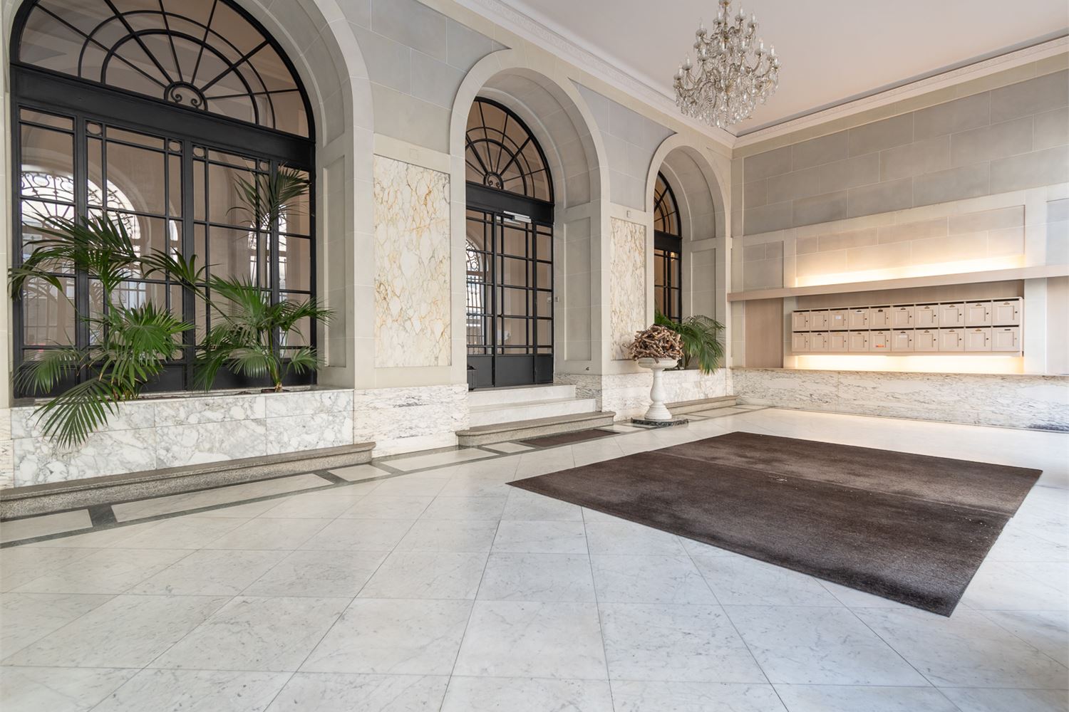 Riant appartement (220m²) met fantastische originele elementen in Residence Maritime met giga terras (35m²) en optionele parking op toplocatie aan de Meir/Handelsbeurs in hartje Antwerpen - foto 5