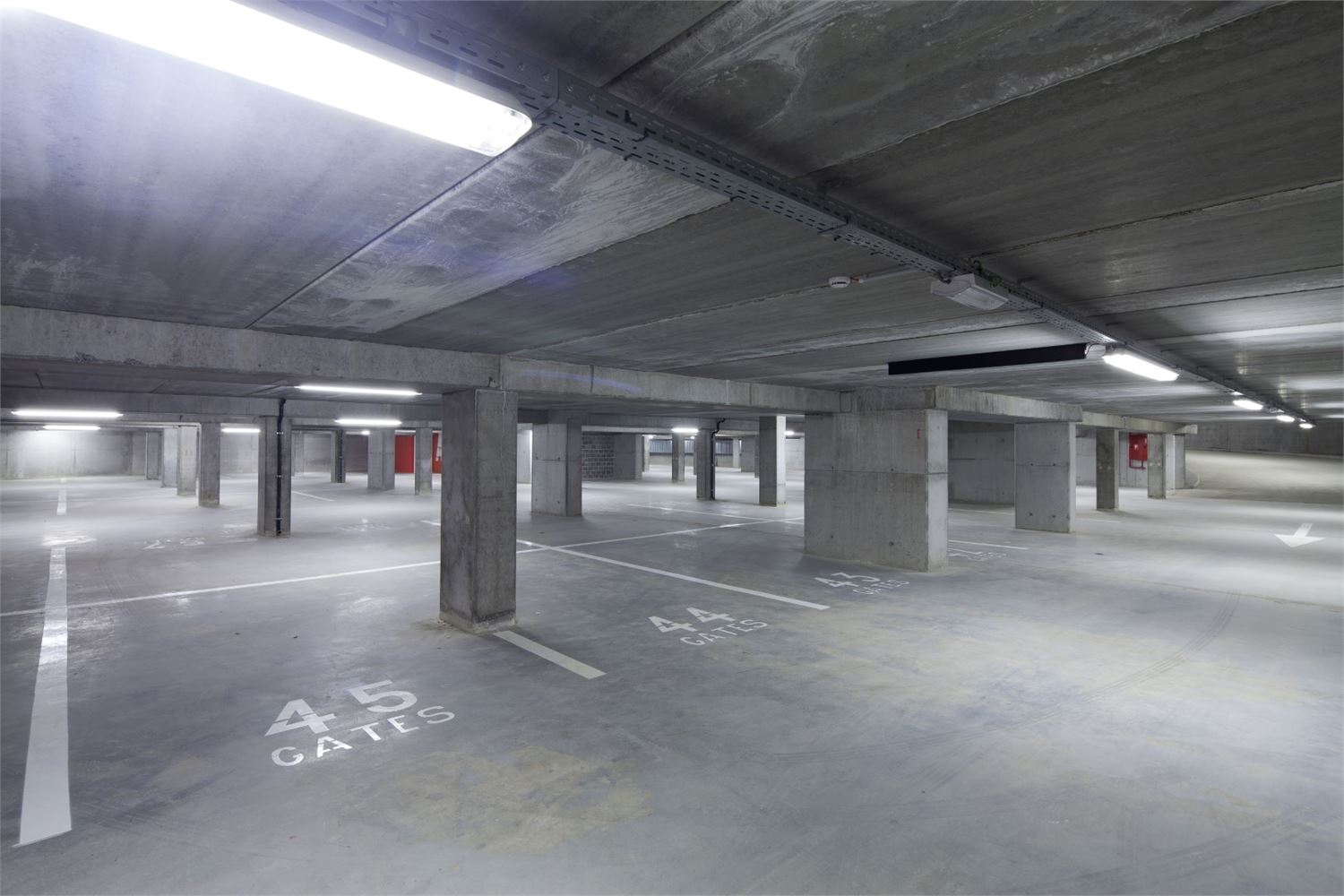 NIEUWBOUWKANTOREN MET PARKING NABIJ E40 - foto 5
