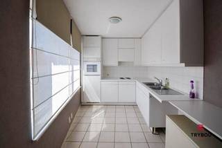 Dit energiezuinige appartement bevindt zich op de tweede verdieping en combineert comfort, bereikbaarheid en een uitstekende ligging.Gelegen vlak bij...