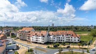 Close to Heist beach, we offer this first-floor flat with two double bedrooms. There is a terrace at the back. Possibility to buy a spacious garage box in the same building.<br />At the back, the building overlooks a nature reserve. In front, it is right across Delhaize, with open views and plenty of parking in the street.