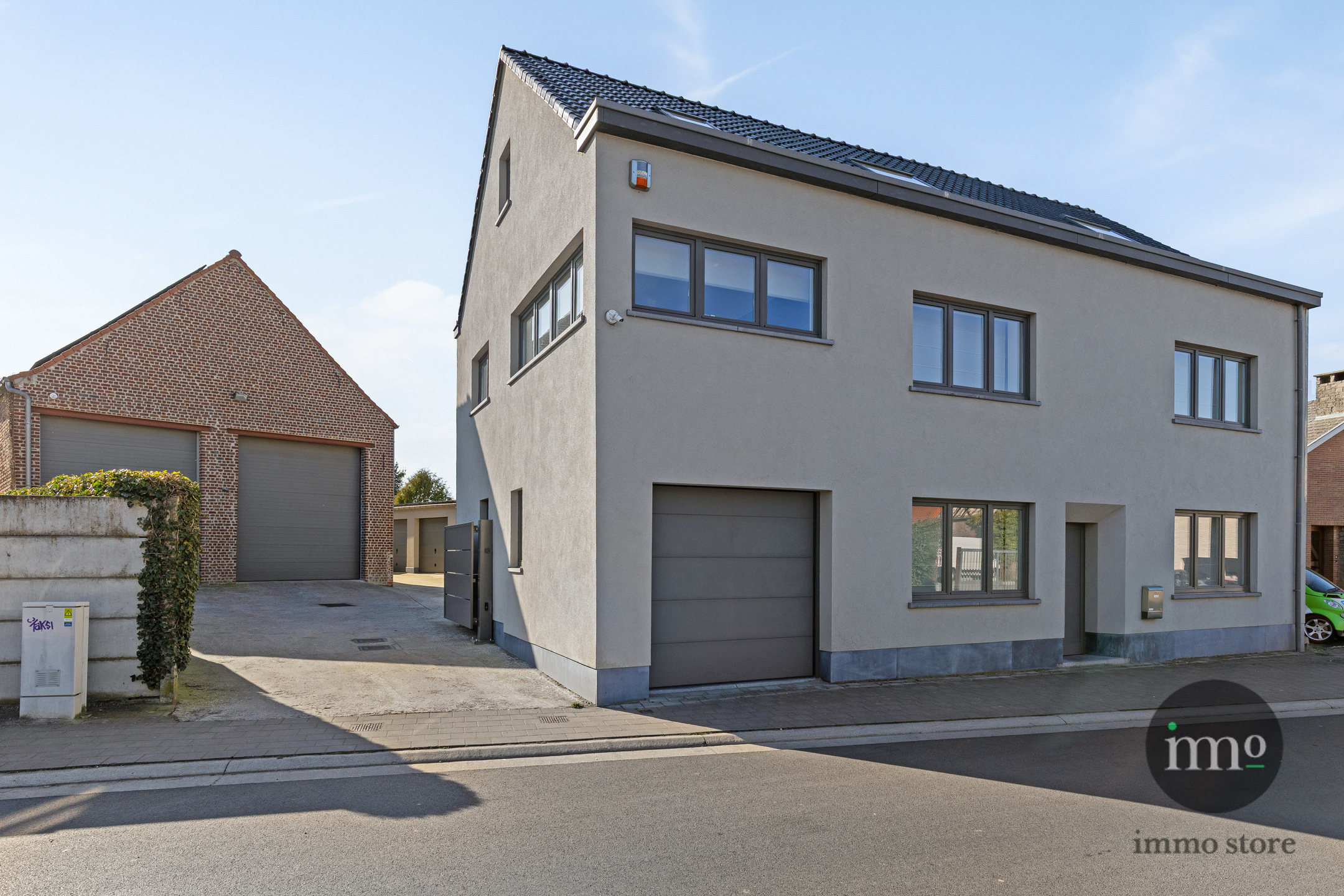 MULTIFUNCTIONEEL volledig gerenoveerd gebouw met bijgebouw, 7 slaapkamers, appartement, tuin en zwembad! - foto 1