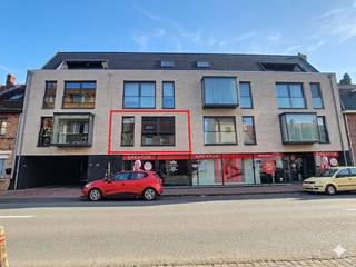 Appartement te huur met twee slaapkamers in Sint-Andries vlakbij het centrum van Brugge en het station.Indeling:1°V.: Inkomhal met gastentoilet...