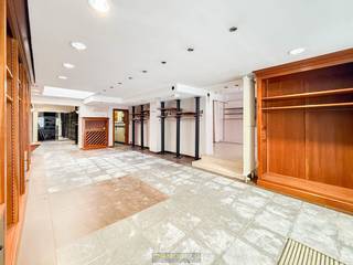 Veelzijdige eigendom met RUIME OPPERVLAKTE, CENTRALE LIGGING en INTERESSANTE UITBREIDINGSMOGELIJKHEDEN in het centrum van Oudenaarde. Dit pand...