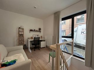 - ENKEL STUDENTEN - ONLY STUDENTS -De Sint-Quintensberg bevindt zich tussen de Naamsestraat en de Schapenstraat. Het kleine straatje is gelegen...