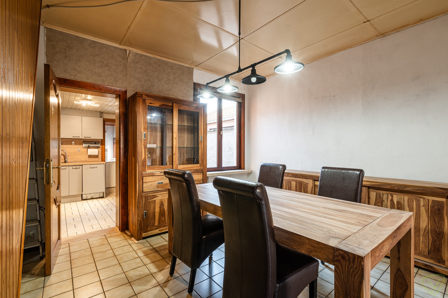 Charmante gesloten bebouwing met ruime tuin en renovatiepotentieel - foto 5