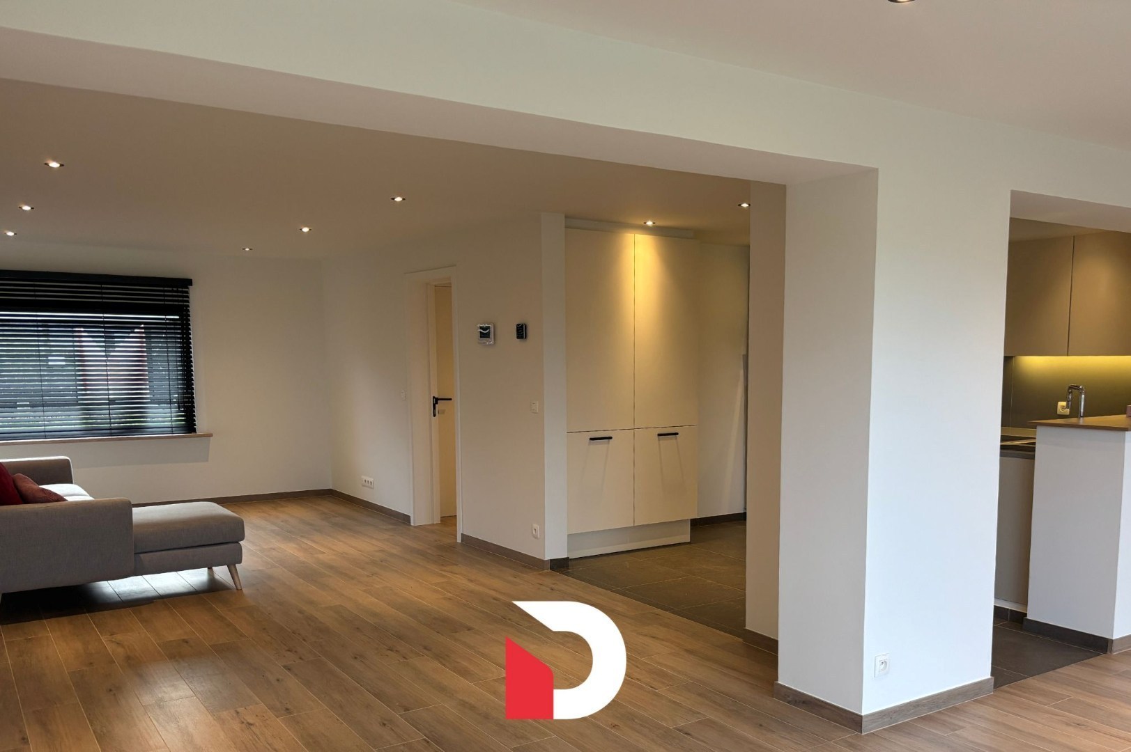 Gerenoveerde, lichtrijke woning met 3 slaapkamers en garage - foto 3