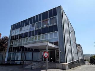 Deze verzorgde studio van 37 m² biedt een efficiënte indeling en is goed gelegen. Perfect voor wie op zoek is naar een betaalbare woning of een rendabele investering met sterke verhuurmarkt. <br />De studio bevind zich op de 2e verdieping. In het gebouw is een lift aanwezig.<br /><br />Indeling: Inkomhal met vestiairekast, leefruimte met kitchenette, slaapkamer, badkamer met douche en lavabo, apart toilet.<br /><br />Voor een bezoek of meer informatie: <br />Antony@woonkantoor.be<br />tel 0473/63.93.69