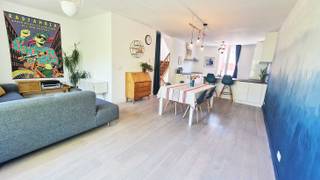 Ruim en lichtrijk duplex appartement in de bruisende Natiewijk.Dit stijlvol en instapklaar appartement van 124 m² combineert ruimte, comfort en een...