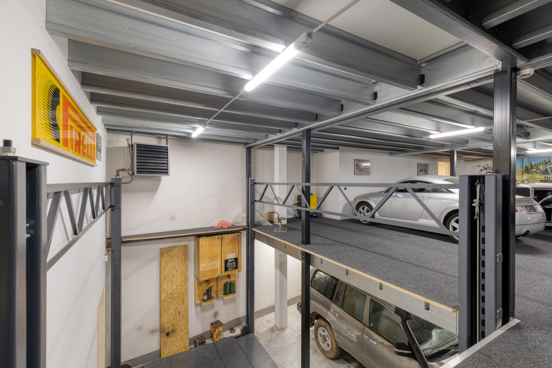 Recent vernieuwde loods met bovenliggend luxe appartement ! - foto 2