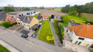 <span><span>In de Gitsstraat te Kortemark bieden we u dit perceel bouwgrond aan, bestemd voor een open ééngezinswoning. Dit lot bouwgrond beschikt over een grondoppervlakte van <strong>ca. 497 m²</strong> en bevindt zich in een rustige residentiële woonomgeving, doch met een <strong>vlotte verbinding</strong> naar centrum en nabijgelegen invalswegen.<br /><br />De belangrijkste kenmerken en mogelijkheden zijn als volgt:</span></span>
<ul>
<li><span><span>Geschikt voor <strong>open bebouwing</strong>;</span></span></li>
<li><span><span>Maximaal 2 bouwlagen - dakvorm vrij te kiezen;</span></span></li>
<li><span><span>Rustige ligging met <strong>vlotte bereikbaarheid en verbinding</strong>;</span></span></li>
<li><span><span><strong>Bijgebouwen tot max. 40 m² + carport van 18 m² toegelaten</strong>.</span></span></li>
</ul>
<span><span>In de bijgevoegde foto's tonen we u een <strong>simulatie</strong> van een type woning. <strong>Verkavelingsvergunning en stedenbouwkundige voorschriften zijn op aanvraag te bekomen.</strong></span></span><br /><br /><span><span>Bent u opzoek naar een interessant perceel bouwgrond, geschikt voor het bouwen van een alleenstaande woning op een gunstige locatie?<br /><br />Bel 051 50 11 51 of mail naar diksmuide@diksimmo.be voor meer informatie omtrent de mogelijkheden. </span></span>