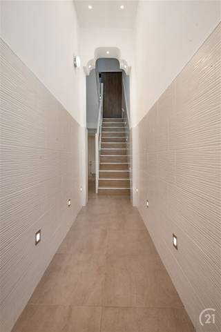 🏡 Charming renovated single-family house - Ideal investment property - Center of BrusselsLocated right next to shops, public transport and a...