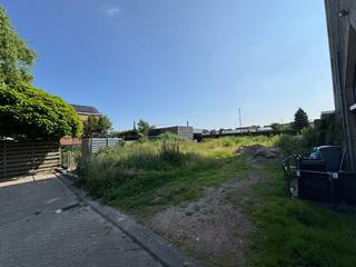 Deze bouwgrond voor 3 ruime appartementen en ca 22 garageboxen is zeer centraal gelegen, pal in het centrum van Sint-Niklaas. Afbraak bestaand...