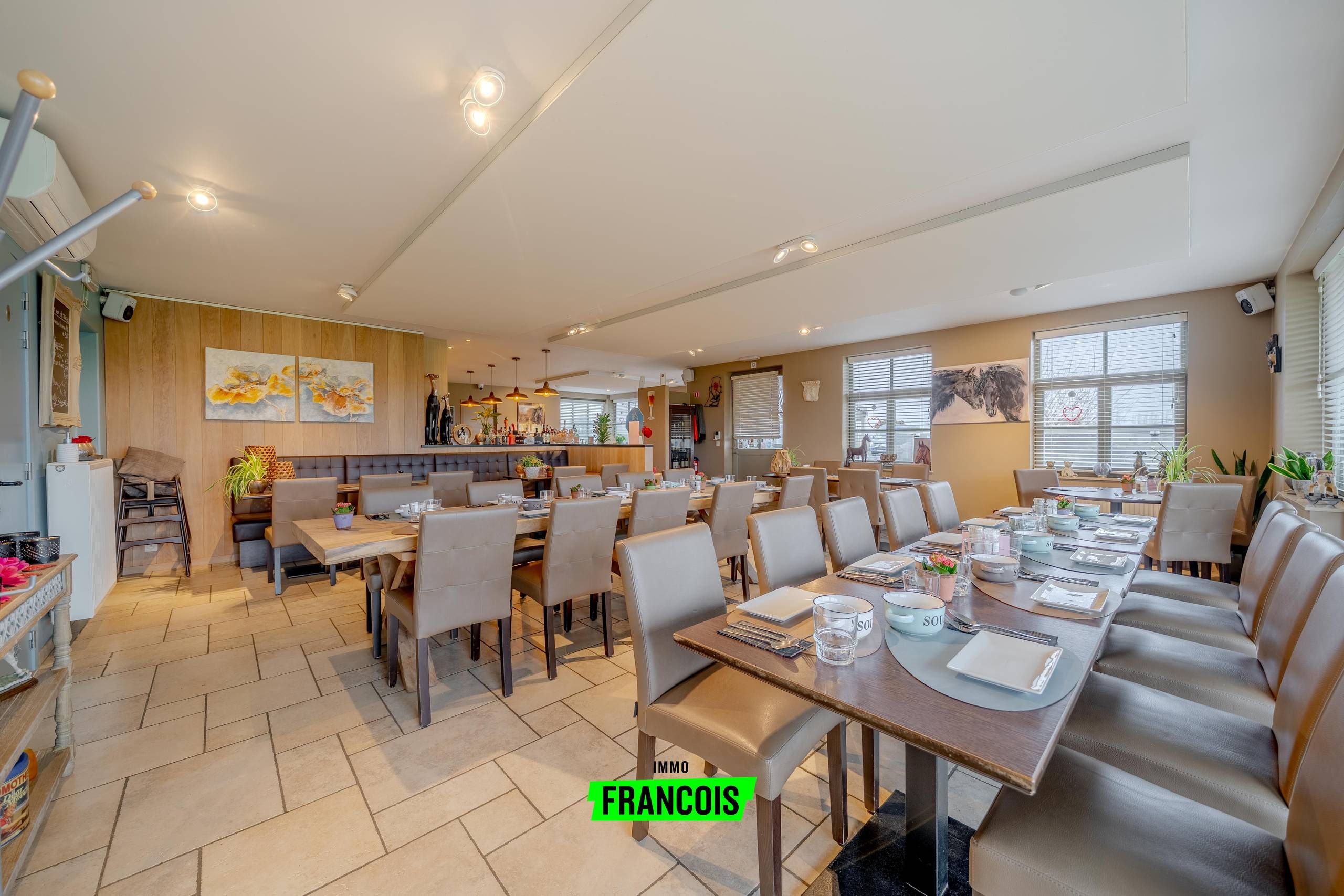 Unieke eigendom met restaurant, woonst, stallingen en weides in Menen - foto 5