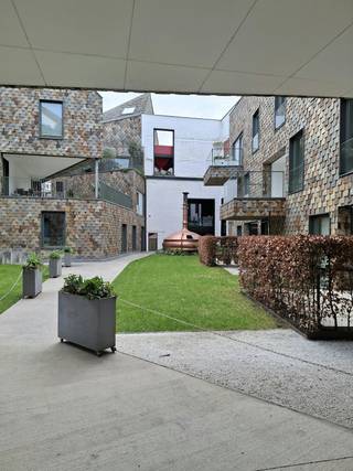 Cet appartement de 2 chambres prêt à emménager situé au premier étage est situé dans le cœur historique de Bruges et fait partie de la petite et...