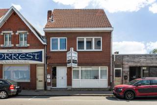 Ben jij onze klusser die we zoeken.  Dit volledig te renoveren handelshuis in het dorp van Sint Antonius - Zoersel is gebouwd in 1957 op een...