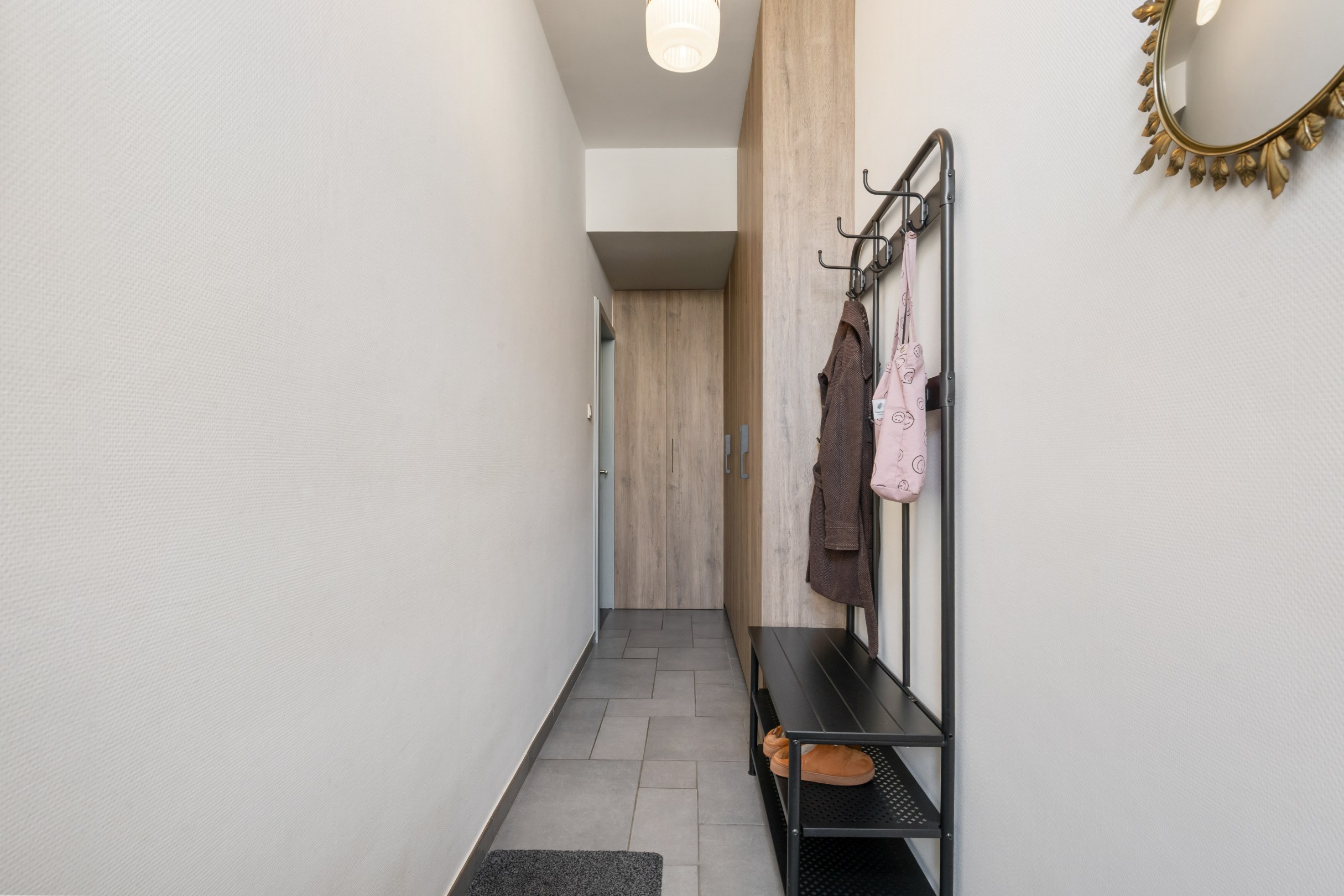 Nette gerenoveerde stadswoning met 2 slaapkamers in autoluwe straat te Turnhout. - foto 2