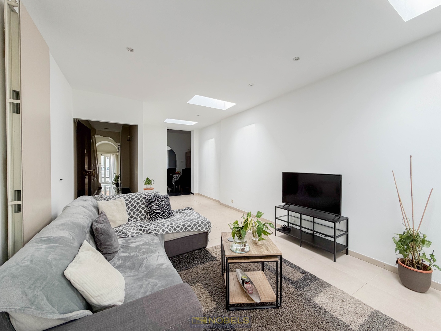 Te koop, Ruime gezinswoning met 5 slaapkamers en autostaanplaats (binnen) in het centrum van Dikkelvenne (Gavere)! - foto 2