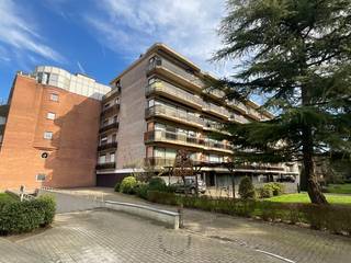 Dit appartement op de 4de verdieping is gelegen in het centrum van Beveren en is makkelijk te bereiken via de lift.Het is gelegen nabij het station,...