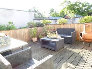 Het duplex-appartement bevindt zich op de 2de verdieping (geen lift !) en omvat : inkom, living en zithoek in parket, ingerichte keuken, mooi zonneterras, toilet, 2 ruime slaapkamers, badkamer (met bad en douche en lavabomeubel) en berging. Vrij op 1 maart.  GEEN SYNDICKOSTEN !