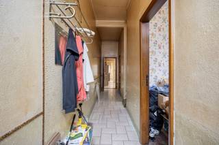 Renovatieproject met tuin in Deurne-Zuid!Op zoek naar een woning die u volledig naar eigen smaak kan renoveren? Dan is deze gesloten bebouwing...