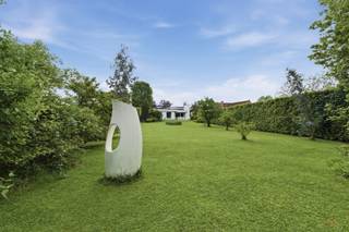 Ontdek deze ruime en perfect onderhouden villa, gelegen op een prachtig perceel van maar liefst 2.604 m². Met een bewoonbare oppervlakte van 277...