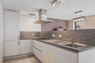 This bright and well-designed apartment offers a comfortable living environment right in the center of Waregem. With its functional layout and abundant natural light, it exudes a sense of space and comfort.<br />Layout:<br />The apartment opens into an entrance hall leading to a cozy, sun-filled living room with screens. Adjacent to the living area is a fully equipped kitchen and a practical storage room.<br />There are two spacious bedrooms with shutters, one of which features built-in wardrobes. A modern bathroom completes the layout.<br />The apartment also boasts two terraces: one at the front and a large, private terrace at the back — perfect for peaceful outdoor moments.<br />Currently rented to reliable tenants, this property is also an attractive investment opportunity.<br />Additional: Option to purchase a garage box for €30,000.<br />Key Features:<br />EPC label A: energy-efficient living<br />Compliant electrical installation<br />Prime location within walking distance of shops, restaurants, and public transport<br />Interested?<br />Visits by appointment with Maxime Vanneste:<br />📞 +32 498 44 78 00<br />📧 info@maximevanneste.be