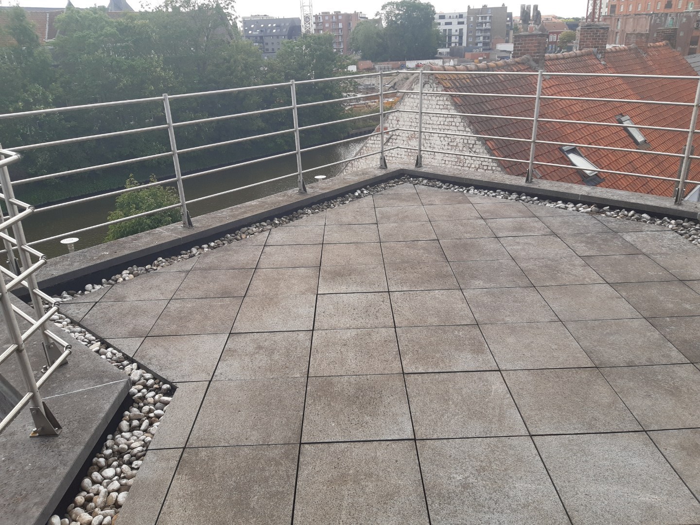 Tof dakappartement met aangenaam zonneterras. - foto 2