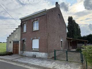 Troeven: * Ruim perceel van ±7a 40ca * 3 slaapkamers + uitbreidingsmogelijkheid op zolder * Inpandige garage en kelder * Lichtrijke leef- en...