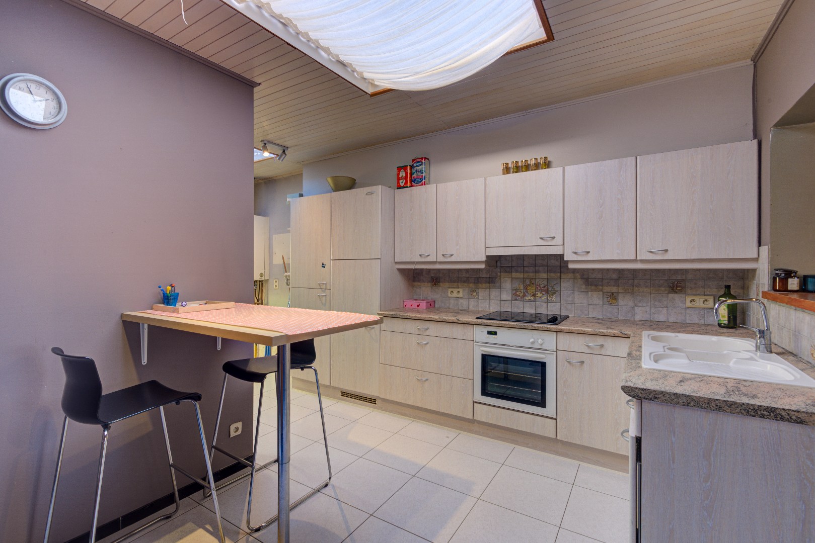 Op te frissen woning, 3 slaapkamers en grote tuin. - foto 4