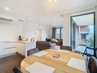 <p>This luxurious new-build apartment with 2 bedrooms is located in the Refugehof in Leuven city centre.</p><p>Situated on the third floor, you can enjoy views over the shared inner garden from the spacious terrace.</p><p>The apartment has been finished with high-quality materials. The open-plan kitchen is fully equipped. There are also two bedrooms, a separate toilet, a storage room and a bathroom (double washbasin in vanity unit and a walk-in shower).</p><p>As a tenant, you also have access to an underground parking space, which must be rented in addition. (€100/month)</p><p>The rental price is €1,495/month. The fixed monthly costs are €150. These include the shared costs as well as heating and hot water. The apartment is available from 01/10/2026. Domicile is required.</p><p>Are you looking for an apartment with abundant natural light and luxurious finishes in a quiet setting, yet close to the city centre? Then be sure to make an appointment for a viewing. Don't hesitate and book your visit today via www.living-stone.be!</p>