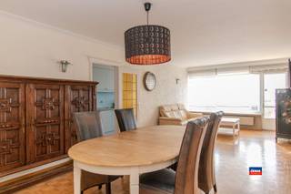 <p><span>HOBOKEN | RÉSIDENCE FRIESLAND | APPARTEMENT AVEC DEUX CHAMBRES ET DEUX TERRASSES | SITUÉ AU NEUVIÈME ÉTAGE D'UN IMMEUBLE TRÈS BIEN ENTRETENU | EPC B | </span></p><p><span>Agencement comme suit : hall d'entrée avec vestiaire - pièce à vivre avec terrasse - cuisine fermée et équipée - débarras - couloir de nuit avec toilettes - chambre 1 - chambre 2 avec terrasse.</span></p><p><span>Cave privative. Surface habitable de 102 m². Très lumineux et offrant une belle vue panoramique sur la ville d'Anvers. </span></p><p><span>Située au cœur d'une impasse, à quelques pas des supermarchés, d'une école et des transports en commun.</span></p><p><span>Le centre-ville d'Anvers est facilement accessible en vélo (électrique). </span></p>