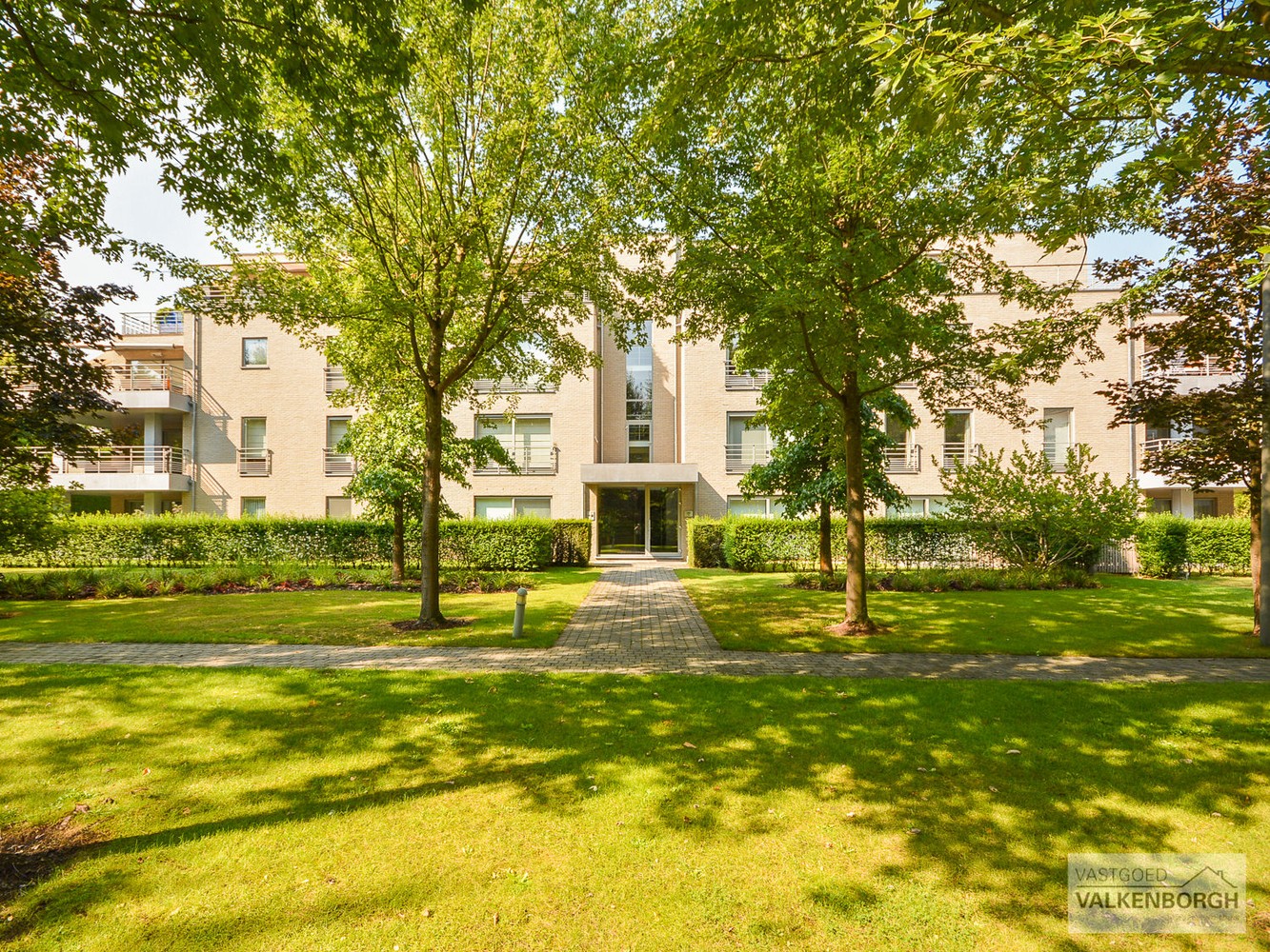 Gelijkvloers appartement met ruim terras en tuin in residentieel domein met zwembad en wellness. - foto 3