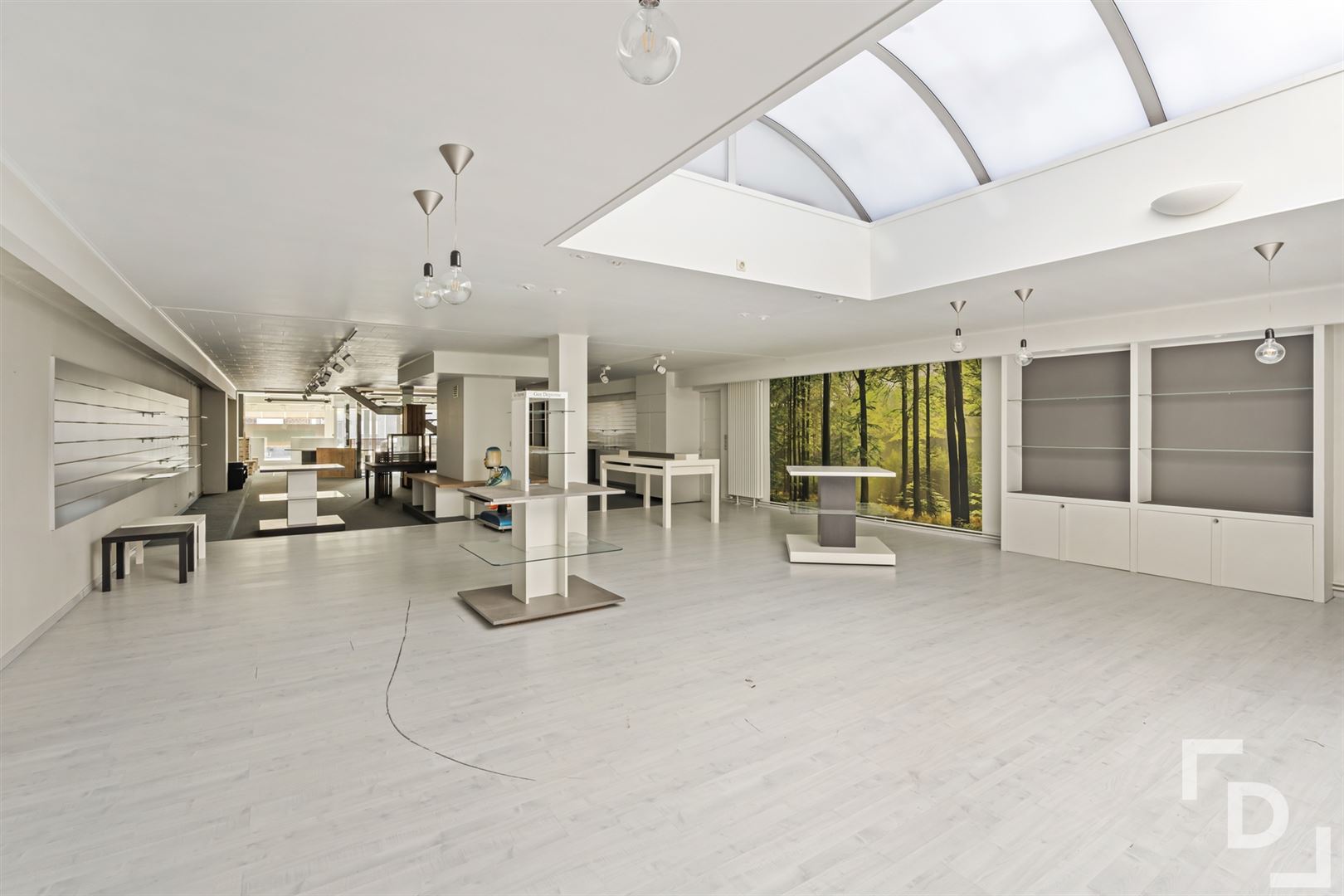 Ruime handelszaak met woonst &amp; verhuurd appartement te koop in Poelkapelle. - foto 2