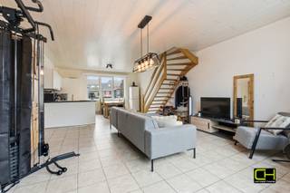 Dit appartement bevindt zich in een aangename en rustige woonomgeving in Mariakerke, waar comfortabel wonen hand in hand gaat met een...