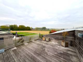 TE HUUR ZWALMEen zeer lichtrijk appartement in het hart van de Zwalmstreek, gelegen aan Stationsstraat 27 in Zwalm. De omgeving is heuvelachtig en...