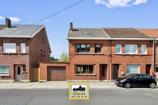 <p>"ABSOLUTE TOPPER" - Afspraak ENIGE BEZOEKDAG ENKEL telefonisch via Randy Remue op 0479/99. 99. 90, meer info via Facebook "Remue Randy" - LIKE de pagina en blijf op de hoogte van alle nieuwe woningen. De stukken van de woning zijn te consulteren op www.immo-zone.be. In LEDE vinden we te Katstraat 93 deze te renoveren halfopen woning met diepe tuin terug. Indeling: Op het gelijkvloers bevindt zich de leefruimte bestaande uit zithoek en eetplaats. Aansluitend treffen we de keuken met toegang tot de kelder. Achteraan de woning treffen we de badkamer. Via de vaste trap in de inkomhal komen we terecht op het 1e verdiep waar we de 2 ruime slaapkamers terug vinden en de vaste trap naar de ruime zolder, naar wens in te richten. De zonnige diepe tuin heeft achteraan nog een afzonderlijke toegang. Deze woning is een ABSOLUTE TOPPER voor starters, gezinnen of investeerders. Gelegen vlakbij winkels, scholen, openbaar vervoer en op zo'n 4 km van de autosnelweg. Renovatieplicht van toepassing maar met een bijdrage van circa 3.000€ en de handen uit de mouwen, zal de woning een EPC D krijgen! Enkele staging foto's ter illustratie. <br />P-score: B / G-score: B. VOOR ZEER SNELLE BESLISSERS!!<br />IMMO ZONE RHODELAND - RANDY REMUE  0479/99. 99. 90 </p>