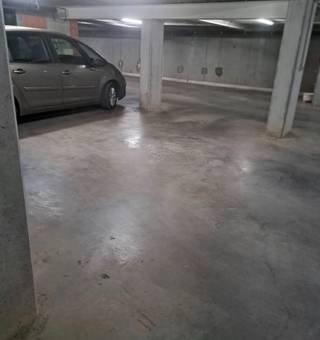 Ondergrondse autostaanplaats S2 te koop, gelegen in de verzorgde Residentie “Provence” te 1730 Asse. De autostaanplaats bevindt zich op de ondergrondse verdieping en biedt een praktische en veilige oplossing voor het parkeren van uw wagen. Ideaal voor eigen gebruik of als interessante investering. Onmiddellijk beschikbaar. Een uitstekende opportuniteit voor wie op zoek is naar een eigen parkeerplaats in Asse, zowel voor bewoners van de residentie als voor investeerders. <br />Onmiddellijk beschikbaar.